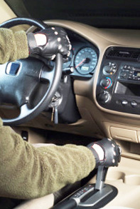 Автомобильные перчатки позволяют увереннее держать руль